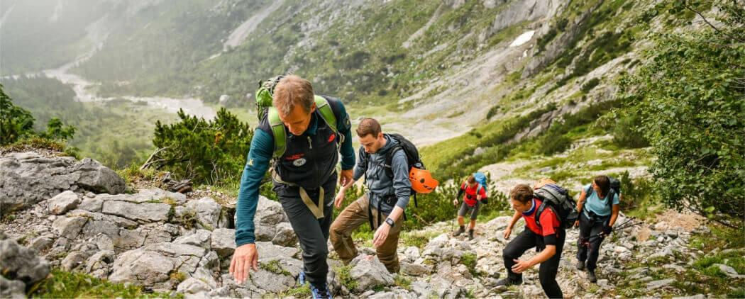 Mit Menschen am Berg